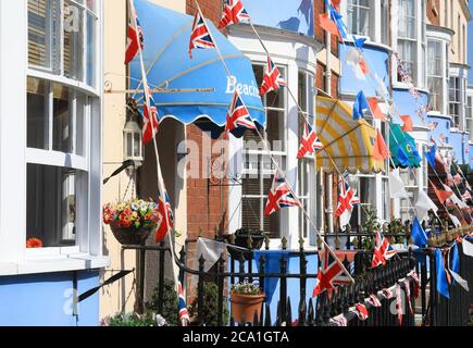 Gästehäuser in Weymouth, Dorset, ausgebucht als Menschen "Aufenthalt" in Großbritannien in der Post-Corona-Zeiten. Stockfoto