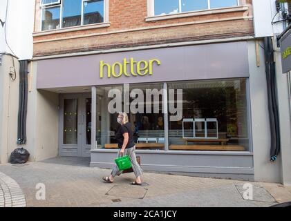 Windsor, Berkshire, Großbritannien. August 2020. Hotter Shoes werden mit einem Compulsory Voluntary Arrangement (CVA) fortgeführt, das die Schließung von 46 ihrer Filialen bedeutet. Alle Schuhe, die im Windsor Store zum Verkauf angeboten werden, wurden entfernt, so dass es sich möglicherweise um eine der Verletzten handelt. Quelle: Maureen McLean/Alamy Live News Stockfoto