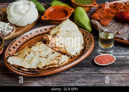 Tlayudas ist EIN traditionelles mexikanisches Essen aus Oaxaca Mexiko Stockfoto