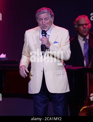 Hollywood, Vereinigte Staaten Von Amerika. März 2014. HOLLYWOOD FL - MÄRZ 14: Tony Bennett tritt bei Hard Rock Live im Seminole Hard Rock Hotel & Casino am 14. März 2014 in Hollywood, Florida Menschen: Tony Bennett Kredit: Storms Media Group/Alamy Live News Stockfoto