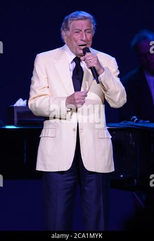 Hollywood, Vereinigte Staaten Von Amerika. März 2014. HOLLYWOOD FL - MÄRZ 14: Tony Bennett tritt bei Hard Rock Live im Seminole Hard Rock Hotel & Casino am 14. März 2014 in Hollywood, Florida Menschen: Tony Bennett Kredit: Storms Media Group/Alamy Live News Stockfoto