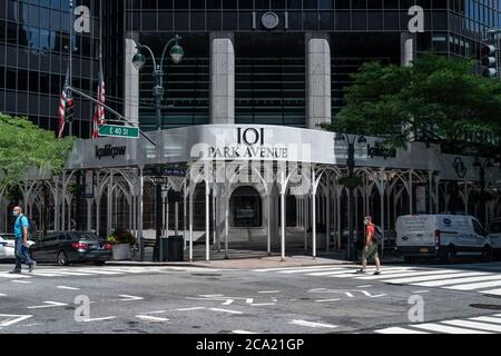 New York, NY - 3. August 2020: Ansicht der RBS (Royal Bank of Scotland) New York Hauptsitz auf der Park Avenue, Unternehmen angekündigt, dass die Mitarbeiter werden nicht zurück ins Büro gehen, bis mindestens 2021 Stockfoto