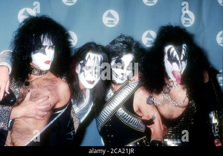 Los Angeles, Kalifornien, USA 28. Februar 1996 (L-R) die Musiker Paul Stanley, Peter Criss, Ace Frehley und Gene Simmons von KISS nehmen am 28. Februar 1996 an den 38. Annual Grammy Awards im Shrine Auditorium in Los Angeles, Kalifornien, USA Teil. Foto von Barry King/Alamy Stockfoto Stockfoto