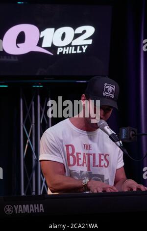 BALA CYNWYD, PA, USA - 11. MÄRZ 2019: Der amerikanische Sänger und Songwriter Jake Miller besucht das Performance Theatre von Q102. Stockfoto