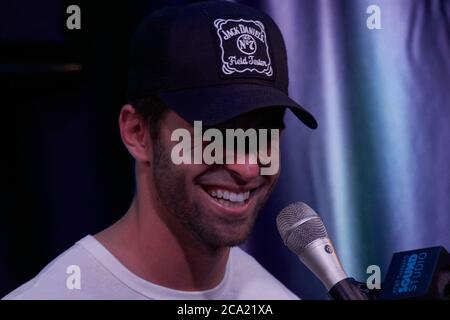 BALA CYNWYD, PA, USA - 11. MÄRZ 2019: Der amerikanische Sänger und Songwriter Jake Miller besucht das Performance Theatre von Q102. Stockfoto