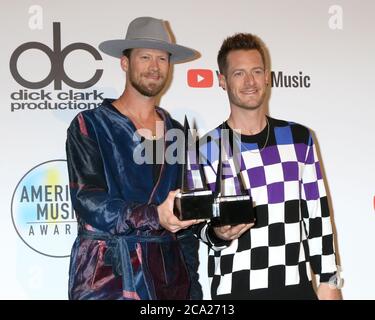 LOS ANGELES - OCT 9: Brian Kelley, Tyler Hubbard bei den American Music Awards 2018 im Microsoft Theater am 9. Oktober 2018 in Los Angeles, CA Stockfoto
