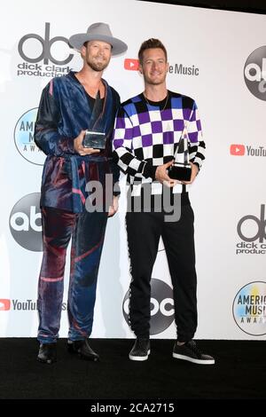 LOS ANGELES - OCT 9: Brian Kelley, Tyler Hubbard bei den American Music Awards 2018 im Microsoft Theater am 9. Oktober 2018 in Los Angeles, CA Stockfoto