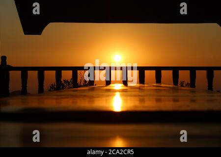 Fotos des Sonnenuntergangs an verschiedenen Orten. Stockfoto