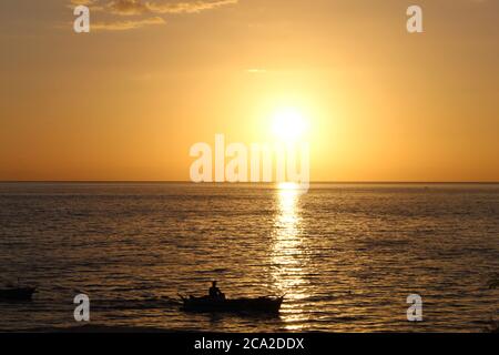 Fotos des Sonnenuntergangs an verschiedenen Orten. Stockfoto