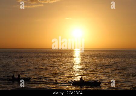 Fotos des Sonnenuntergangs an verschiedenen Orten. Stockfoto