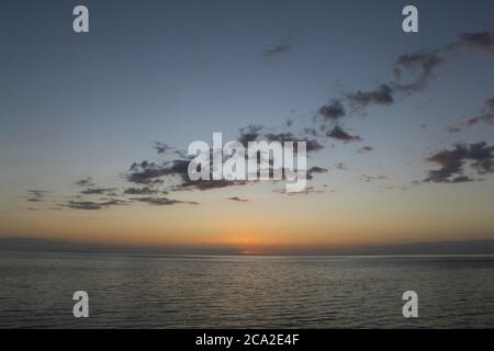 Fotos des Sonnenuntergangs an verschiedenen Orten. Stockfoto