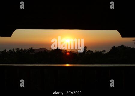 Fotos des Sonnenuntergangs an verschiedenen Orten. Stockfoto