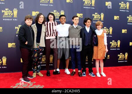 LOS ANGELES - JUN 16: Jeremy Ray Taylor, Wyatt Oleff, Finn Wolfhard, Chosen Jacobs, Jaeden Lieberher, Jack Dylan Grazer, Sophia Lillis bei den MTV Movie and TV Awards 2018 im Barker Hanger am 16. Juni 2018 in Santa Monica, CA Stockfoto