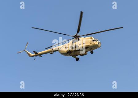 Ismailia, Ägypten - 14. November 2019: Ein Mil Mi-8 Hip Hubschrauber patrouilliert den Suezkanal in Ägypten. Stockfoto