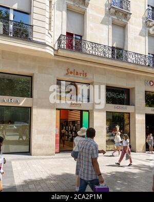 Paris, Frankreich - 25. Juli 2019: Solaris Boutique in Paris, Frankreich Stockfoto