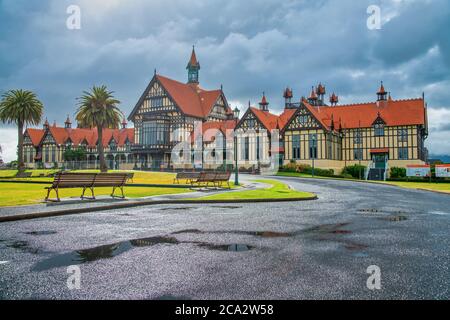 ROTORUA, NEUSEELAND - 2. SEPTEMBER 2018: Rotorua Museum ist ein berühmtes Wahrzeichen der Stadt. Stockfoto