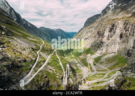 Trollstigen, Andalsnes, Norwegen. Serpentine Mountain Road Trollstigen. Berühmtes Norwegisches Wahrzeichen Und Beliebtes Reiseziel. Norwegian County Road 63 Zoll