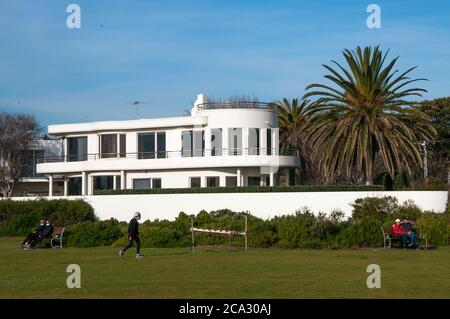 Multi-Millionen-Dollar-Herrenhaus mit Blick auf den Port Phillip Bay Vorland in der renommierten Vorstadt Brighton, Melbourne, Australien Stockfoto