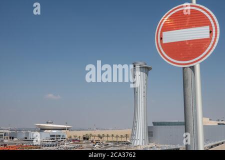 Tel Aviv, Israel. August 2020. Ein Blick auf den Kontrollturm am Ben Gurion International Airport in Tel Aviv während der Coronavirus-Krise. Reisebeschränkungen und Flugausfälle aufgrund des Ausbruchs lassen den Flughafen fast völlig leer. Kredit: Nir Alon/Alamy Live Nachrichten Stockfoto