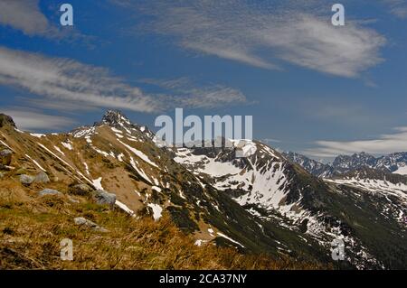 Polen Tatra Berge, Tatra Gipfel auf dem Hintergrund des blauen Himmels. Stockfoto