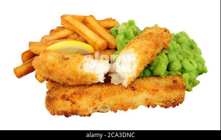 Jumbo Breadcrumb bedeckt Kabeljau Fischfinger und Chips Mahlzeit mit matschigen Erbsen isoliert auf weißem Hintergrund Stockfoto