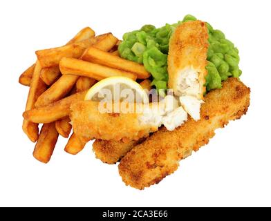 Jumbo Breadcrumb bedeckt Kabeljau Fischfinger und Chips Mahlzeit mit matschigen Erbsen isoliert auf weißem Hintergrund Stockfoto