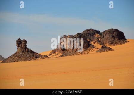 Algerien, Illizi, Tadrat Nationalpark: Felsformationen in der Wüste. Stockfoto