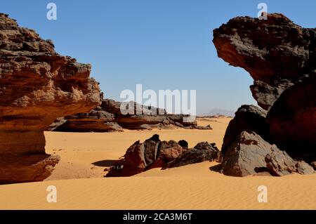 Algerien, Illizi, Tadrat Nationalpark: Felsformationen in der Wüste. Stockfoto