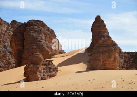 Algerien, Illizi, Tadrat Nationalpark: Felsformationen in der Wüste. Stockfoto