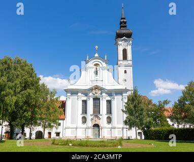 Diessen am Ammersee, Bayern / Deutschland - 19. Juli 2020: Vorderansicht von Marienmünster Dießen. Katholische Kirche am südlichen Ende der Ammerse Stockfoto