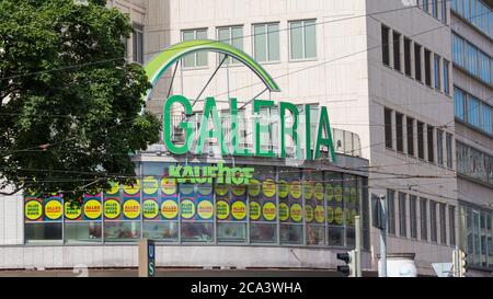 Nahaufnahme des Galeria Kaufhof Logos im Kaufhaus am Stachus. Der Branch wird dauerhaft geschlossen. Stockfoto