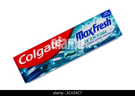 Box Colgate MaxFresh Detox Foam Zahnpasta, Colgate MaxFresh Detox Foam, isoliert auf weißem Hintergrund - Detox Zahnpasta Stockfoto