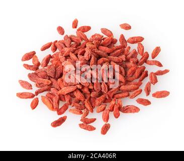 Haufen von Goji-Beeren isoliert auf weißem Hintergrund Stockfoto