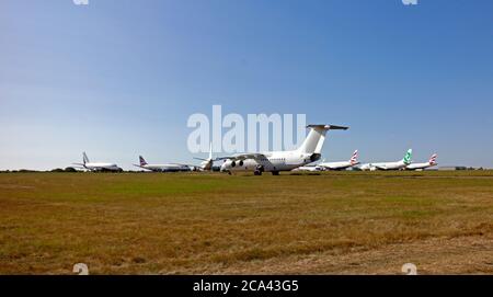 Passagierflugzeuge, die während des Coronavirus-Ausbruchs am Norwich International Airport in Norwich, Norfolk, England, Großbritannien, landen. Stockfoto