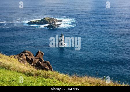 Motu Nui ist die größte von drei Inseln südlich der Osterinsel und ist der westlichste Ort in Chile und ganz Südamerika. Stockfoto