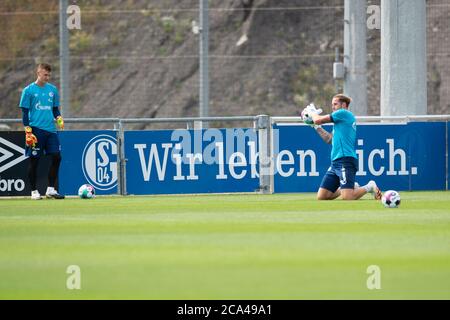 Torwart Ralf FAEHRMANN (GE) ist nach Schalke zurückgekehrt, Training, linker Torwart Markus SCHUBERT (GE), Fußball 1. Bundesliga, Trainingsstart FC Schalke 04 (GE), am 03.08.2020 im Parkstadion in Gelsenkirchen/Deutschland. Weltweite Nutzung Stockfoto