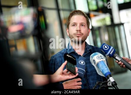 Berlin, Deutschland. August 2020. Kevin Kühnert (SPD) spricht über seine Kandidatur für den Bundestag und die damit verbundene Aufgabe des Juso-Vorsitzes. Quelle: Britta Pedersen/dpa-Zentralbild/dpa/Alamy Live News Stockfoto