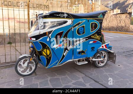 Chivay, Peru - 26. september 2018: Auto-Rikscha in Chivay, im Süden Perus Stockfoto