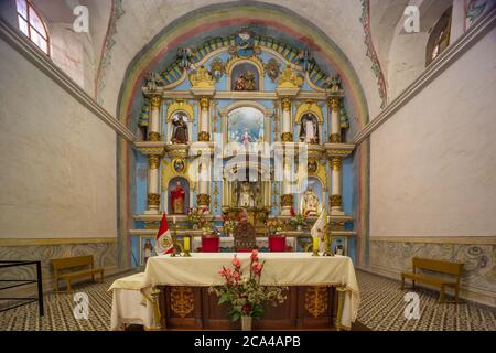 Chivay, Peru - 26. september 2018: Katholische Kirche an der Plaza de Armas in Chivay, Peru. Chivay ist die Hauptstadt der Provinz Caylloma. Stockfoto