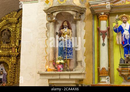 Chivay, Peru - 26. september 2018: Katholische Kirche an der Plaza de Armas in Chivay, Peru. Chivay ist die Hauptstadt der Provinz Caylloma. Stockfoto