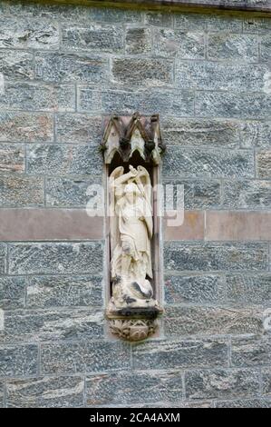 Blick auf die katholische Kirche Saint Mary und Saint Finnan, Schottland, Großbritannien, Glenfinnan, Stockfoto