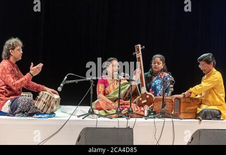 Indische ethnische Volksmusik während eines ethnischen Festivals in Jerusalem, Israel Stockfoto
