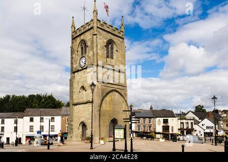 Uhrturm aus der alten Kirche 1820 auf dem Stadtplatz. Market Place, Coleford, Forest of Dean District, Gloucestershire, England, Großbritannien Stockfoto