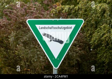 Deutscher Schild für ein Naturschutzgebiet, im Freien, Wort Naturschutzgebiet bedeutet nature Reserve Stockfoto