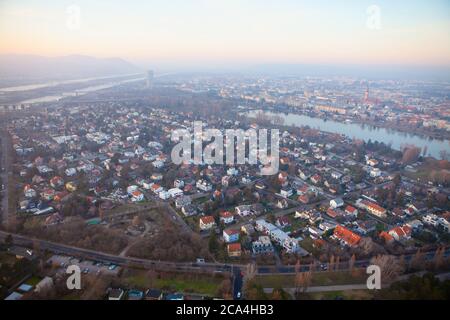 Luftaufnahme von Wien am Abend. Panorama der österreichischen Hauptstadt Stockfoto