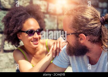 Nahaufnahme eines romantischen Paares in der Liebe teilen einen besonderen Moment Stockfoto