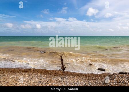 Blick auf den Ozean, am Climping Beach in Sussex Stockfoto