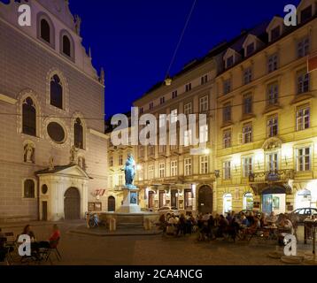 Brunnen 'Moses' am Abend in Wien Stockfoto