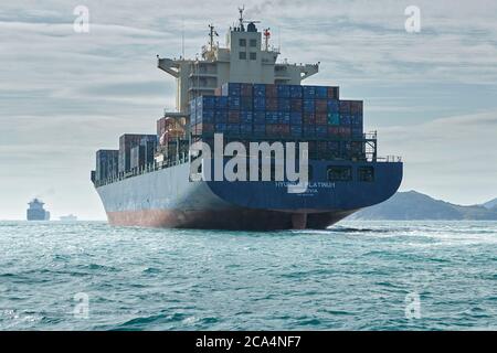 Containerschiff, Hyundai Platinum, Unterwegs Im Geschäftigen East Lamma Channel, Hong Kong. Stockfoto