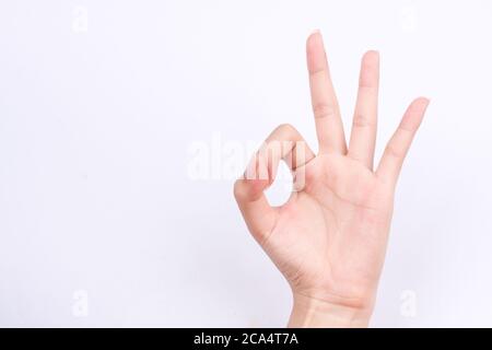 Finger Hand Symbole isoliert das Konzept Hand gestikulieren Zeichen ok okay auf weißem Hintergrund zustimmen Stockfoto